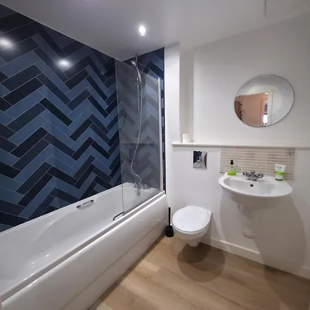 2 Bedroom Flat With Free Parking Apartman