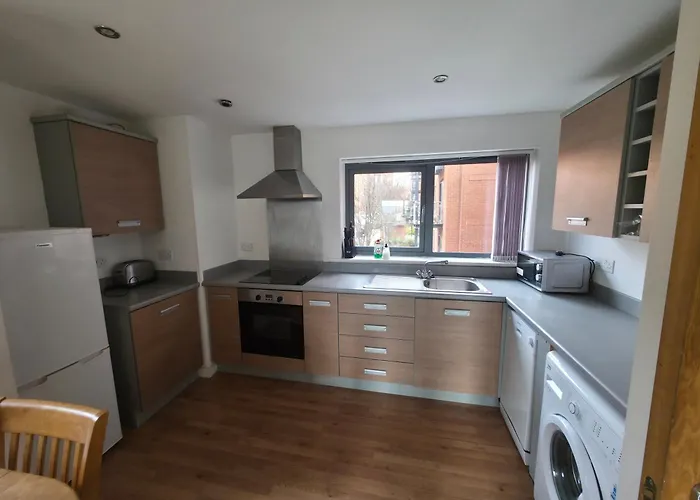 2 Bedroom Flat With Free Parking