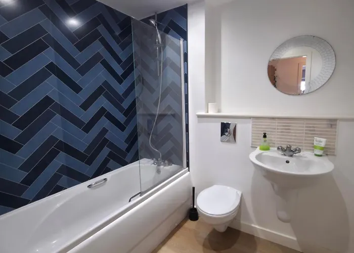 2 Bedroom Flat With Free Parking Apartment