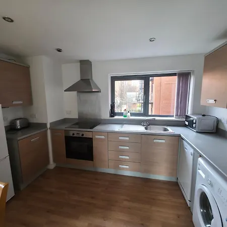 2 Bedroom Flat With Free Parking